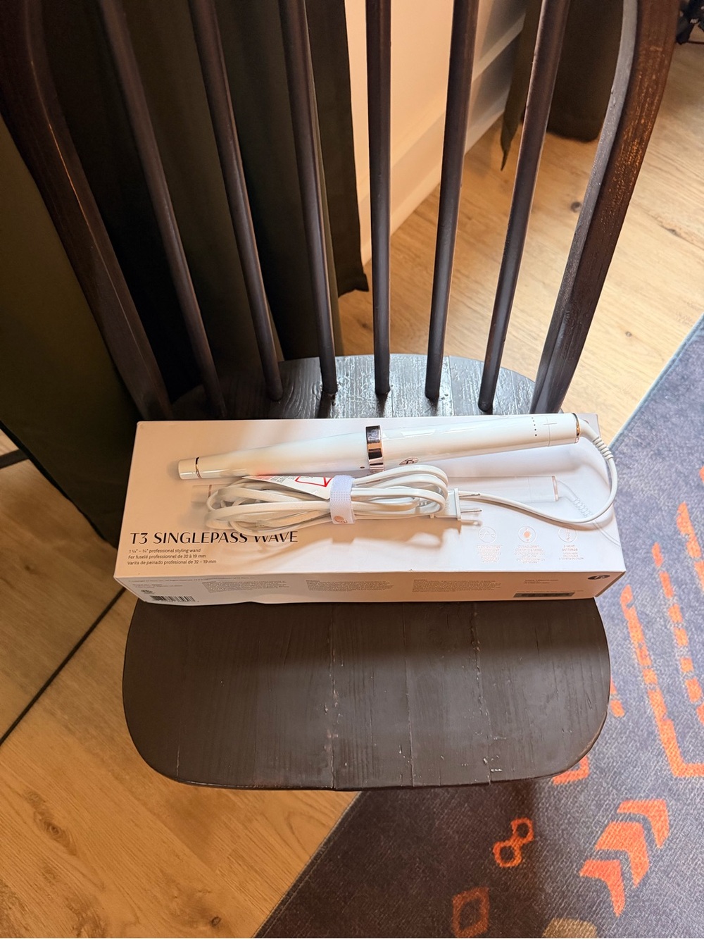 T3 SinglePass Wave White Styling Wand with Rose Gold Accent